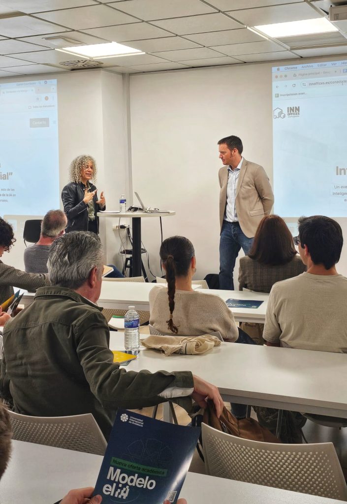 Silvia Silva y Juan Guerrero en el evento IA