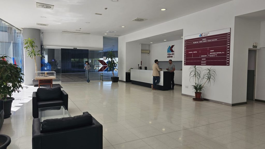 Entrada edicifio Torre Aljarafe Center
