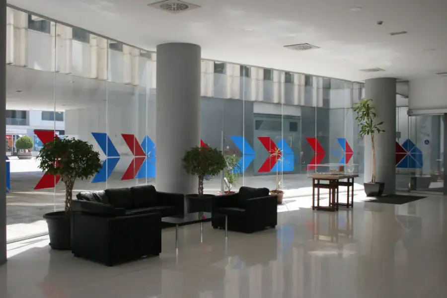 Interior moderno del centro de negocios INN Offices Torre Aljarafe Center, Sevilla