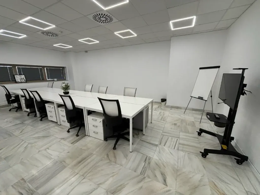 sala-reunion-pizarra-pantalla-INN-Offices-Nervion-Sevilla